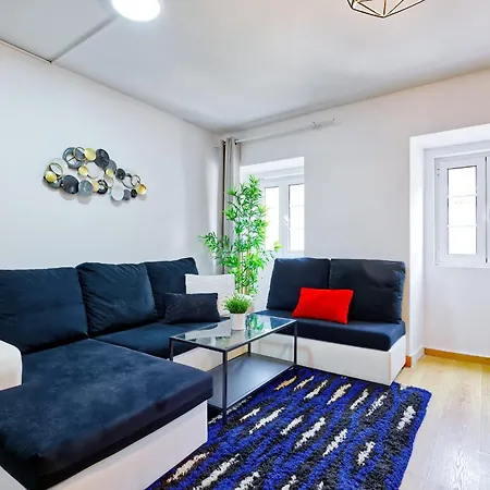 Cozy Center Apartment *